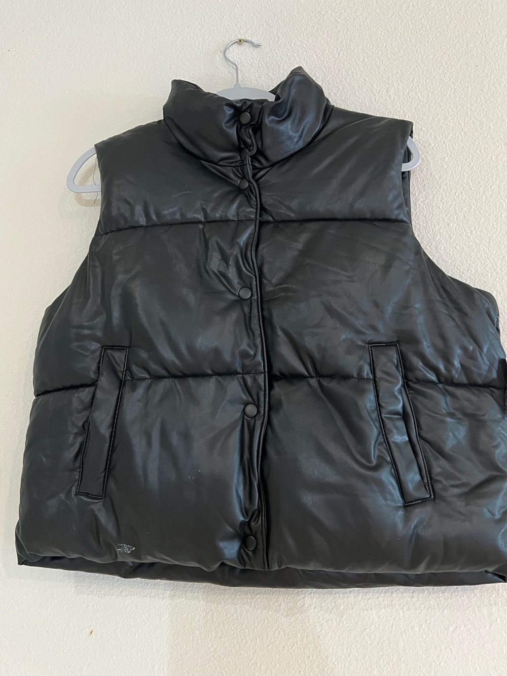 Old Navy Faux Leather Puffer Vest Black Size M NWT Quilted Snap Front